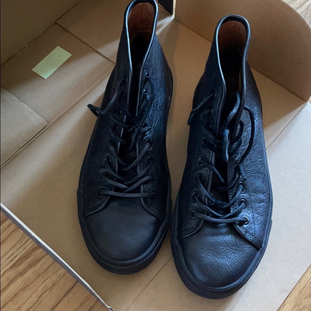 FRYE Men’s leather NWOT condition